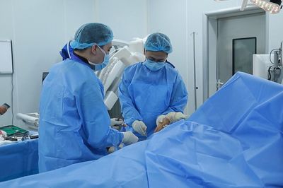 Phẫu thuật ít xâm lấn giúp trẻ sớm phục hồi sau gãy xương