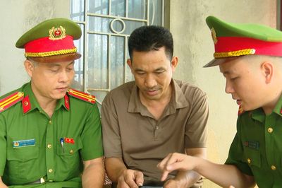 Công an xã Hồng Sơn đẩy mạnh phong trào 'Ba nhất'