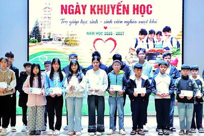 Chương trình 'Ngày Khuyến học' trợ giúp 264 triệu đồng cho học sinh, sinh viên Đà Lạt đón năm học mới