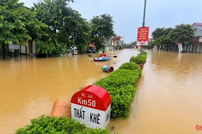 Quốc lộ 4A qua xã Thất Khê (Lạng Sơn) ngập sâu, các phương tiện đi Cao Bằng chuyển hướng qua Quốc lộ 3