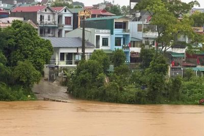 Theo dõi chặt chẽ các bản tin cảnh báo, tổ chức sơ tán khi có nguy cơ mất an toàn