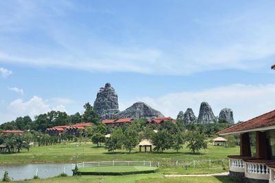 Đưa Làng Văn hóa - Du lịch các dân tộc Việt Nam trở thành điểm đến hấp dẫn của Thủ đô