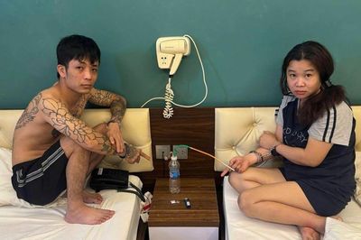 Lê Thị Thúy bị bắt trong nhà nghỉ cùng nam thanh niên xăm trổ