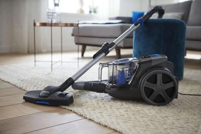 Từng là 'ông vua' trong mỗi gia đình, máy hút bụi có dây đang mất dần lợi thế vì 2 thiết kế mới này