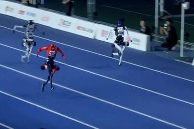 Robot Trung Quốc phá kỷ lục thế giới chạy 100m của Usain Bolt