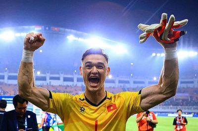 Lê Giang Patrik cản phá không tưởng, bù đắp điểm yếu của tuyển Việt Nam
