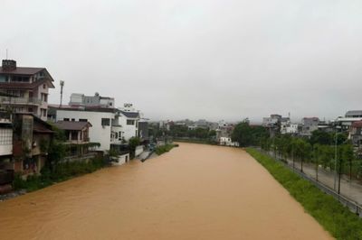 Mưa xối xả gây ngập sâu, sạt lở nhiều tuyến đường ở Cao Bằng