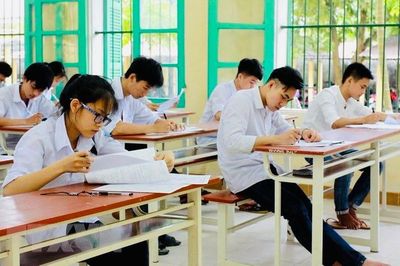 Gần 125.000 học sinh cao trên 1,75m, Bộ GD&ĐT yêu cầu bố trí bàn ghế phù hợp