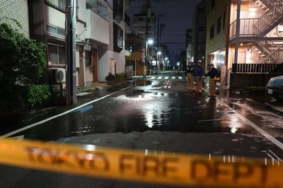 Khoảnh khắc thủ đô Tokyo rung chuyển trong trận động đất mạnh 5,9 độ richter