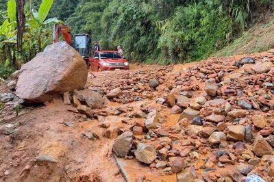 Hơn 2.700m³ đất đá sạt lở, nhiều tuyến đường ở Lào Cai nguy cơ mất an toàn