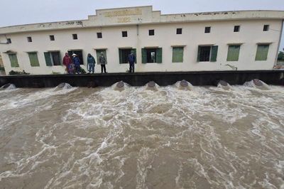 Xã Phú Xuyên tăng cường ứng trực, chủ động phòng ngừa ngập úng