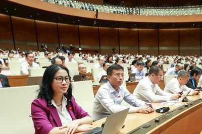 Hàng hóa thương mại điện tử xuất nhập khẩu phải làm thủ tục hải quan