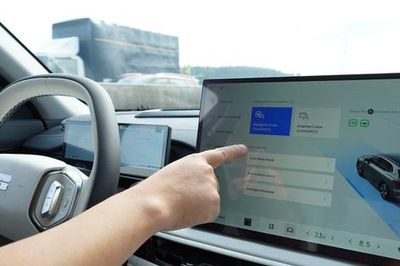 Làn sóng trí tuệ nhân tạo đẩy chi phí xe thông minh tăng cao