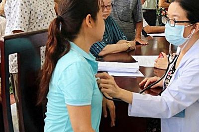 TPHCM: Bệnh viện ĐKKV Hóc Môn dẫn đầu khám sức khỏe toàn dân