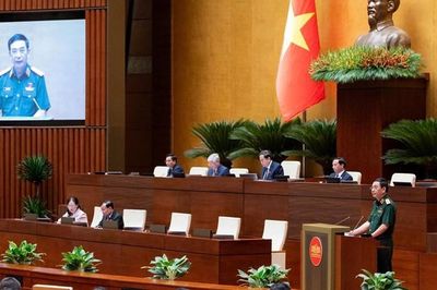 Quốc hội bổ sung chức danh Chính trị viên cấp xã là sĩ quan