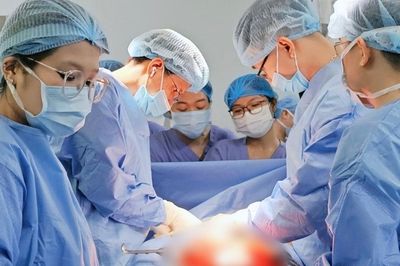 Hành trình 'giải cứu' đường tiêu hoá cho người đàn ông uống nhầm thuốc tẩy bồn cầu