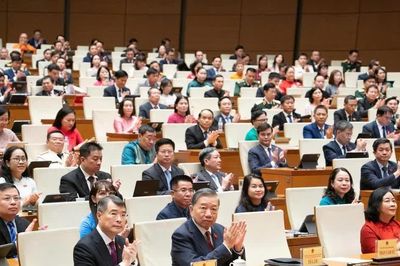 Chủ tịch Quốc hội: Triển khai ngay các quyết sách mới, không để người dân, doanh nghiệp phải chờ đợi