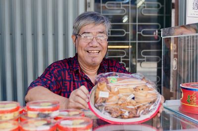 Người 20 năm bán bánh Trung thu con heo 'tuổi thơ' ở TP.HCM