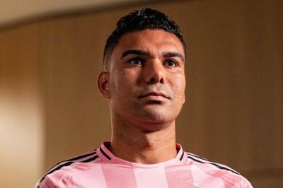 Casemiro trượt dài sau khi rời MU