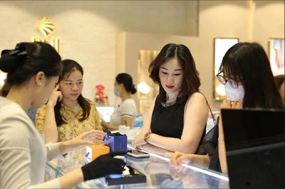 Người 'bắt đáy' cổ phiếu PNJ lãi lớn