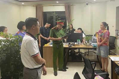 Hình ảnh khám xét công ty của vợ chồng Hải Sapa TV