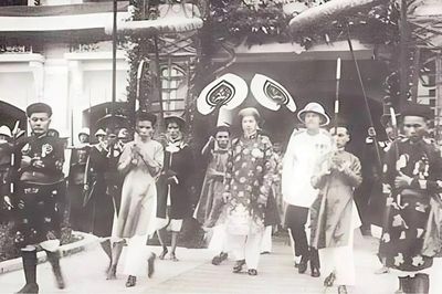 Hoàng đế cuối cùng của Việt Nam ra Tuyên cáo thoái vị (1945)