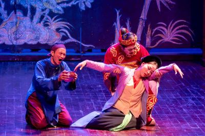 Bỏ chồng chạy theo phù hoa, cuối cùng nhận 'trái đắng'