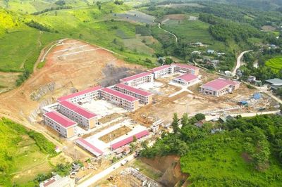 Vùng biên Núa Ngam tất bật chỉnh trang trường lớp, sẵn sàng đón năm học mới