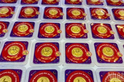 Giá vàng ngày 24/8: Vàng miếng, vàng nhẫn tiếp tục tăng mạnh