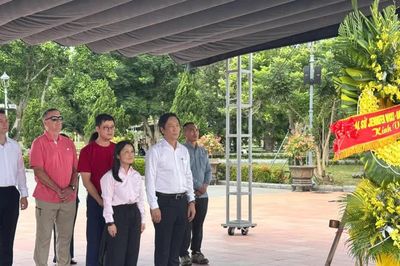 Đại sứ Hoa Kỳ tại Việt Nam dâng hương tại Thành cổ Quảng Trị