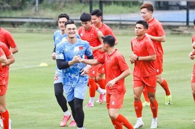 Đội tuyển Việt Nam trở lại tập luyện, tập trung cho trận chung kết lượt về