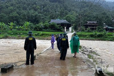 Mưa lớn gây ngập cục bộ, nguy cơ chia cắt một số hộ dân vùng biên Nghệ An