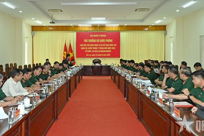 Đoàn công tác của Bộ Quốc phòng làm việc tại Quân đoàn 34