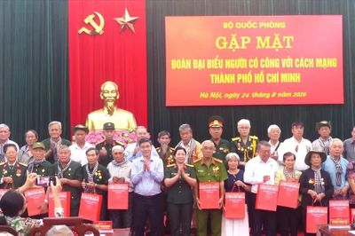 Bộ Quốc phòng gặp mặt đoàn đại biểu người có công với cách mạng TPHCM