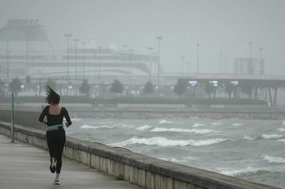 Bão đổ bộ vùng Baltic, nửa triệu người bị mất điện
