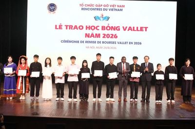 Trao 457 suất học bổng Vallet cho học sinh xuất sắc miền Bắc