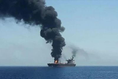 Biển Đỏ: 'Vật thể chưa xác định' đánh trúng tàu chở dầu ngoài khơi Saudi Arabia gây hỏa hoạn
