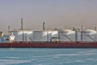 Tàu chở dầu xếp hàng cả tháng khi cảng Venezuela quá tải