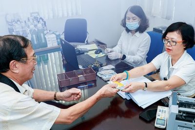 Hạ tuổi hưởng trợ cấp hưu trí từ 75 xuống 70 là cú hích cho 'nền kinh tế bạc'