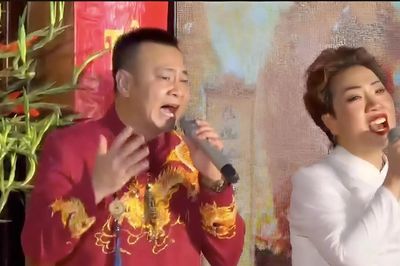 NSND Tự Long, Sao Mai Hiền Anh gây xúc động với 'Mẹ yêu con'