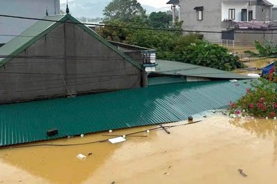 Bão số 4 Narra: Lạng Sơn ngập sâu, nước dâng mấp mé tầng 2