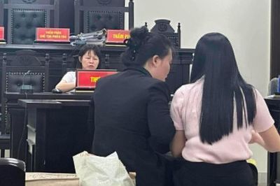 Nữ cựu cán bộ ở Hà Nội bị cáo buộc tham ô 4 triệu đồng, tòa hủy án để điều tra lại