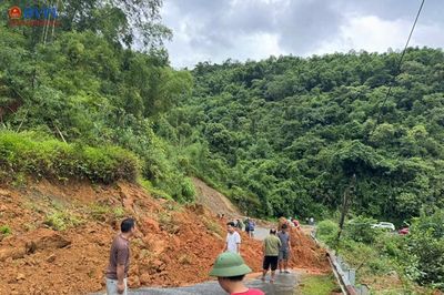 Nhiều điểm sạt lở tại miền núi Thanh Hóa khiến giao thông bị gián đoạn