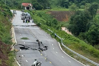Cao tốc Pháp Vân-Cầu Giẽ bị ngập sâu 5-7cm do ảnh hưởng của mưa lũ