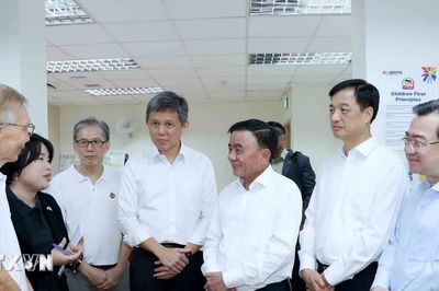Thường trực Ban Bí thư thăm địa điểm tiếp xúc cử tri của Đảng Hành động Nhân dân Singapore