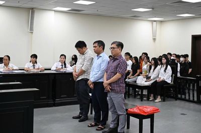 Cựu Hiệu trưởng 'ăn bớt' tiền hỗ trợ A80 của sinh viên lĩnh án 3 năm tù
