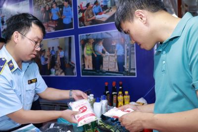 Soi 'hàng giả' khác 'hàng thật' ngay tại hội chợ lớn nhất miền Trung – Tây Nguyên
