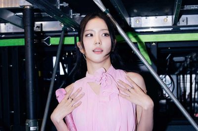 Jisoo (BLACKPINK) ngày càng táo bạo