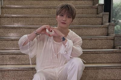Kim Jae Joong xúc động khi trở lại Music Bank sau 18 năm
