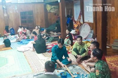 Đồn Biên phòng Tam Thanh kịp thời sơ tán người dân tại khu vực sạt lở đất đến nơi an toàn